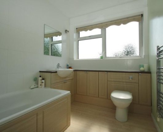 bathroom of 5 bed home before remodelling