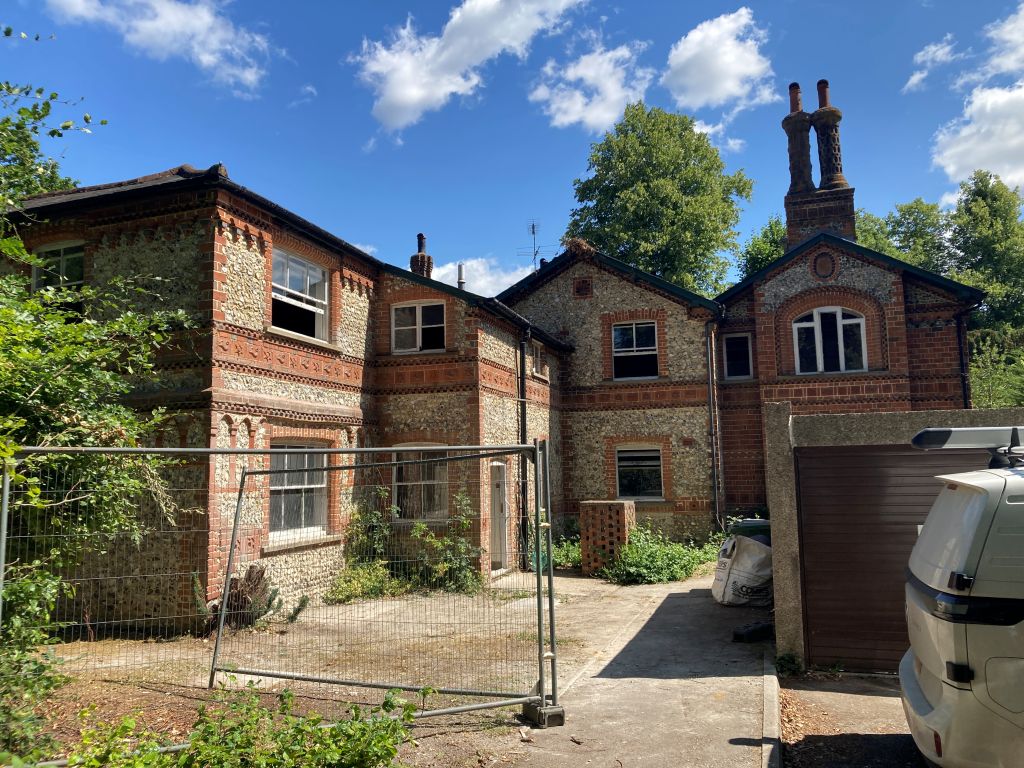 Planning and listed building consent for modifications to a grade 2 listed manor house - existing