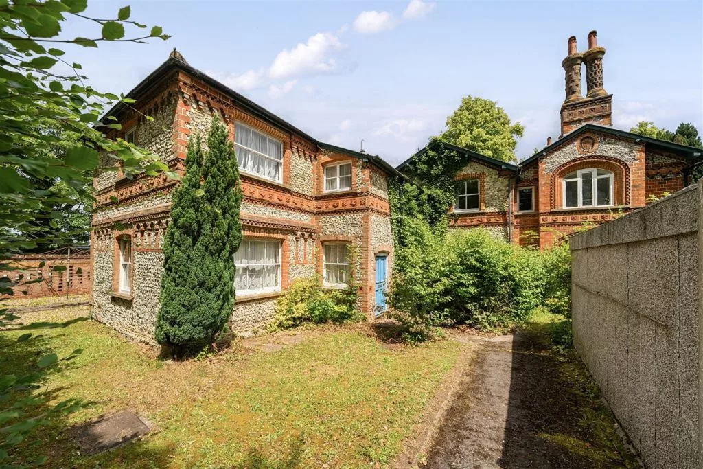 Planning and listed building consent for modifications to a grade 2 listed manor house - existing